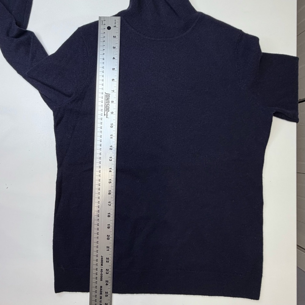 Talbots Women’s Elegant Navy Cashmere Turtleneck Sweater. Size L. Like new! - Picture 4 of 7